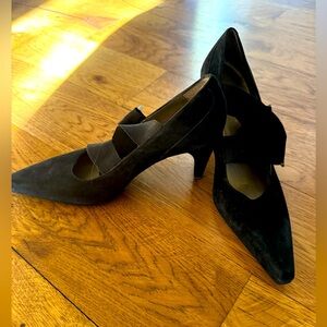 Gianna Bini suede heels